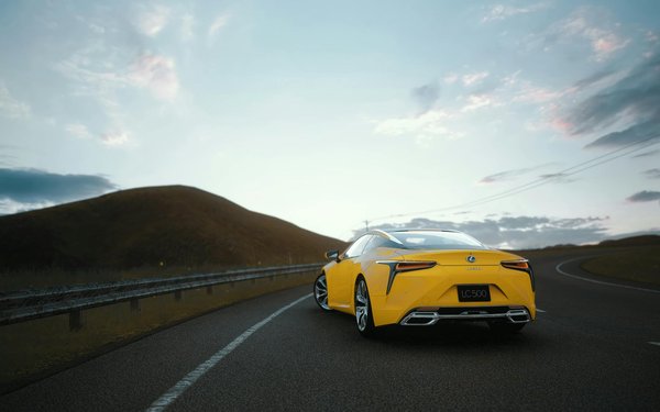 What are the key features to look for in UK vehicle seat covers to ensure durability?