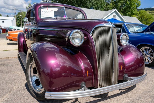 What are the best practices for keeping children safe while driving?