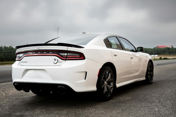 What are the best UK products for removing smoke odors from a vehicle?